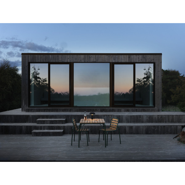 Normann Copenhagen Vig tuoli puuistuimella, musta