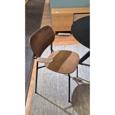 OUTLET Audo Copenhagen Co tuoli, käsinojallinen, tummapetsattu tammi