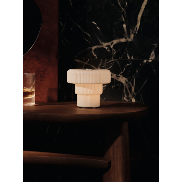 ferm LIVING Ripple Portable pöytävalaisin, pieni, valkoinen - Image 2